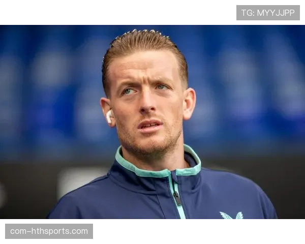 埃弗顿门将皮克福德表现稳健，多次关键扑救避免大败